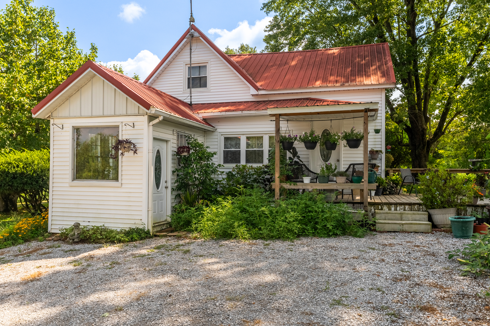 200 Crestview Drive Property Photo 1