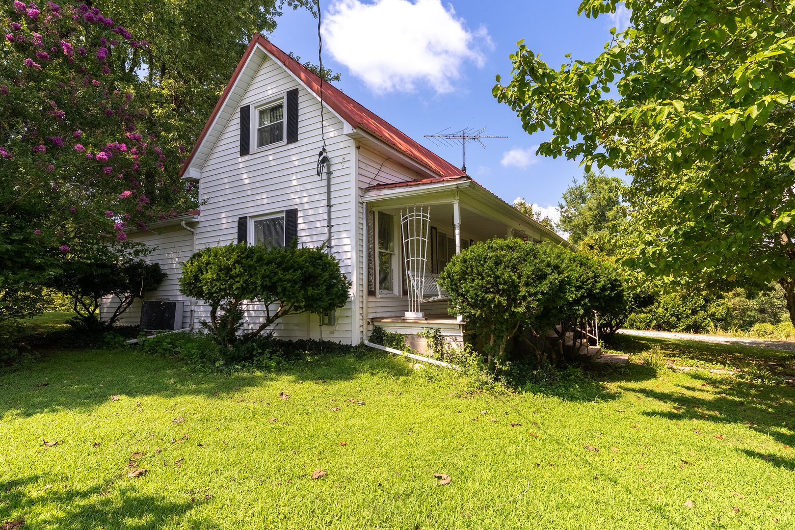200 Crestview Drive Property Photo 4