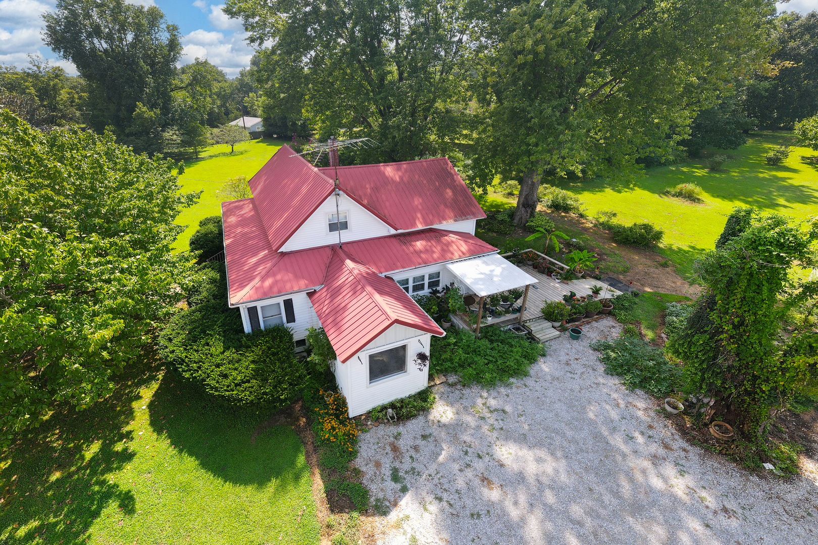200 Crestview Drive Property Photo 8