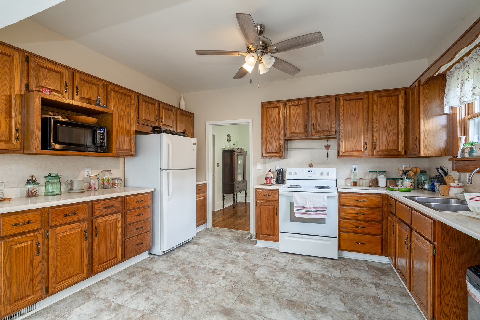200 Crestview Drive Property Photo 9