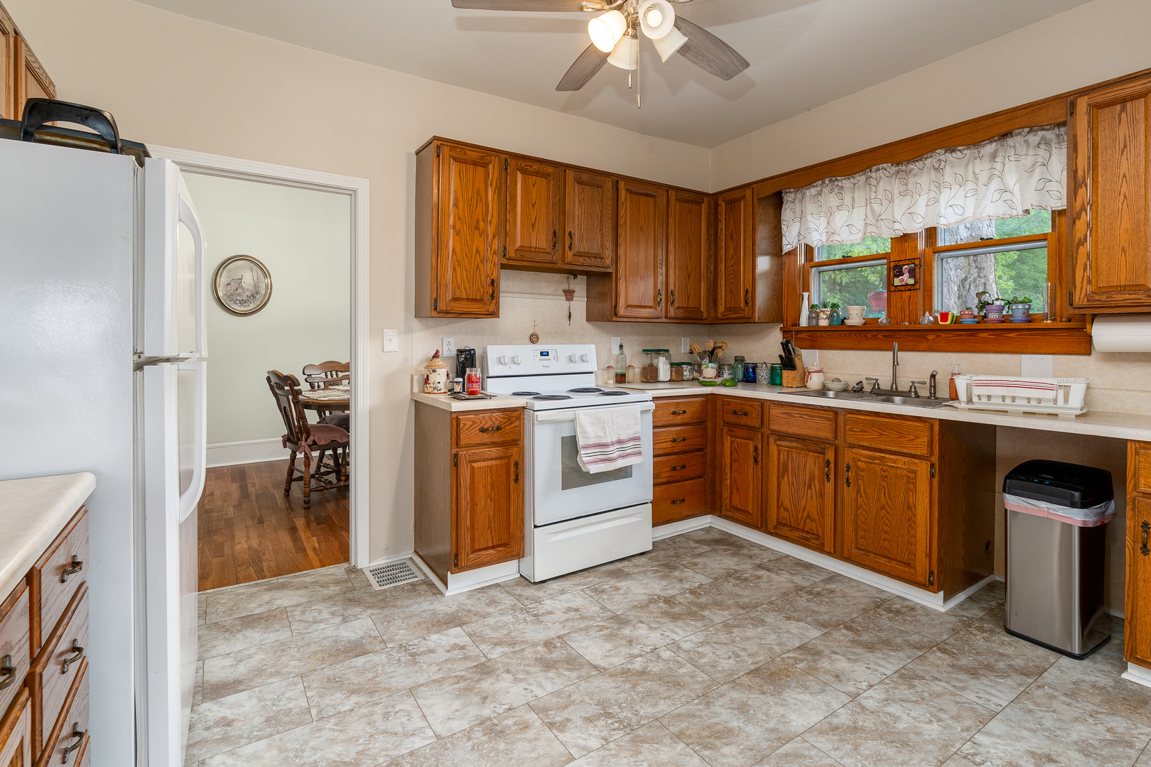 200 Crestview Drive Property Photo 10