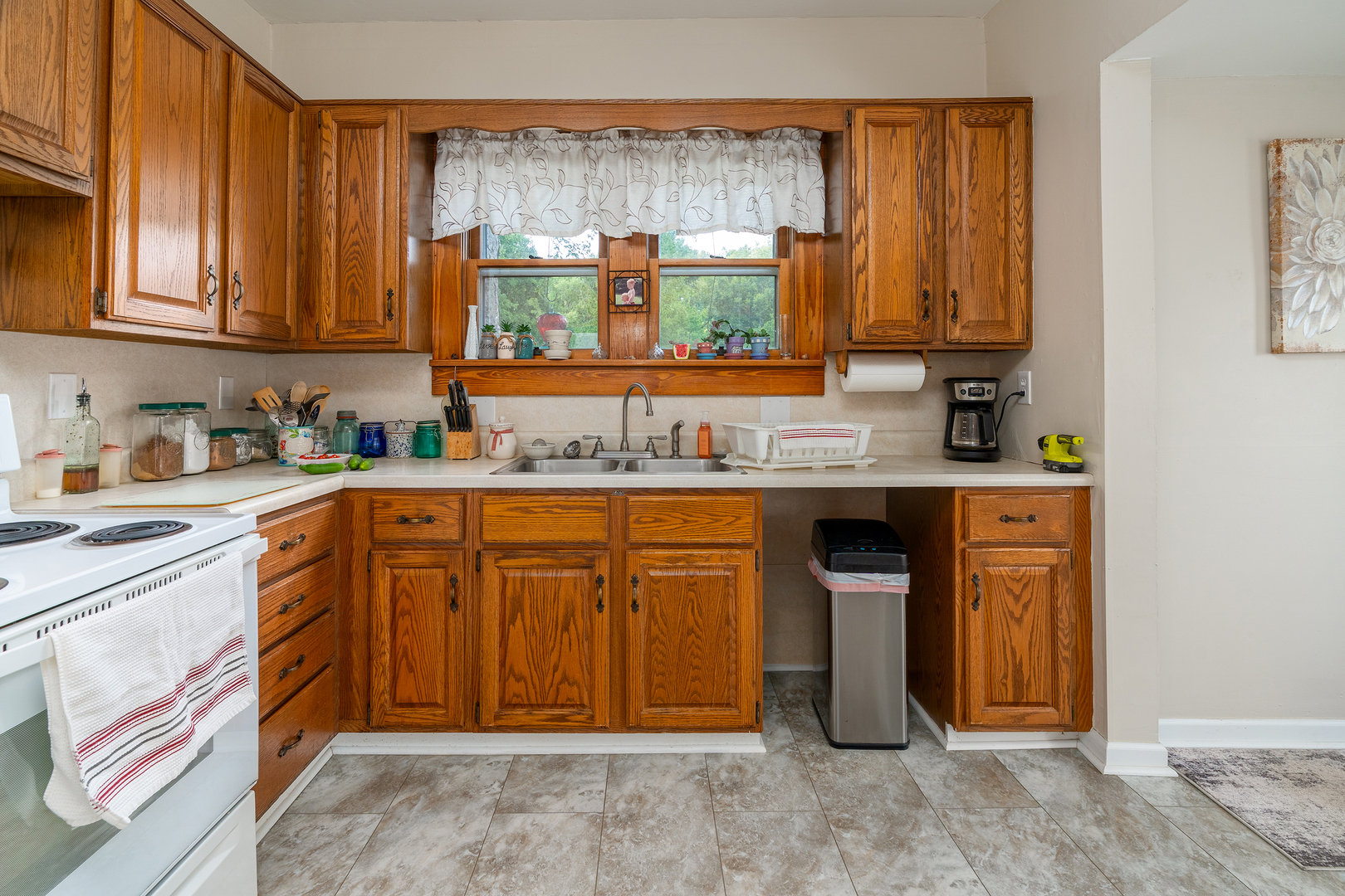 200 Crestview Drive Property Photo 11