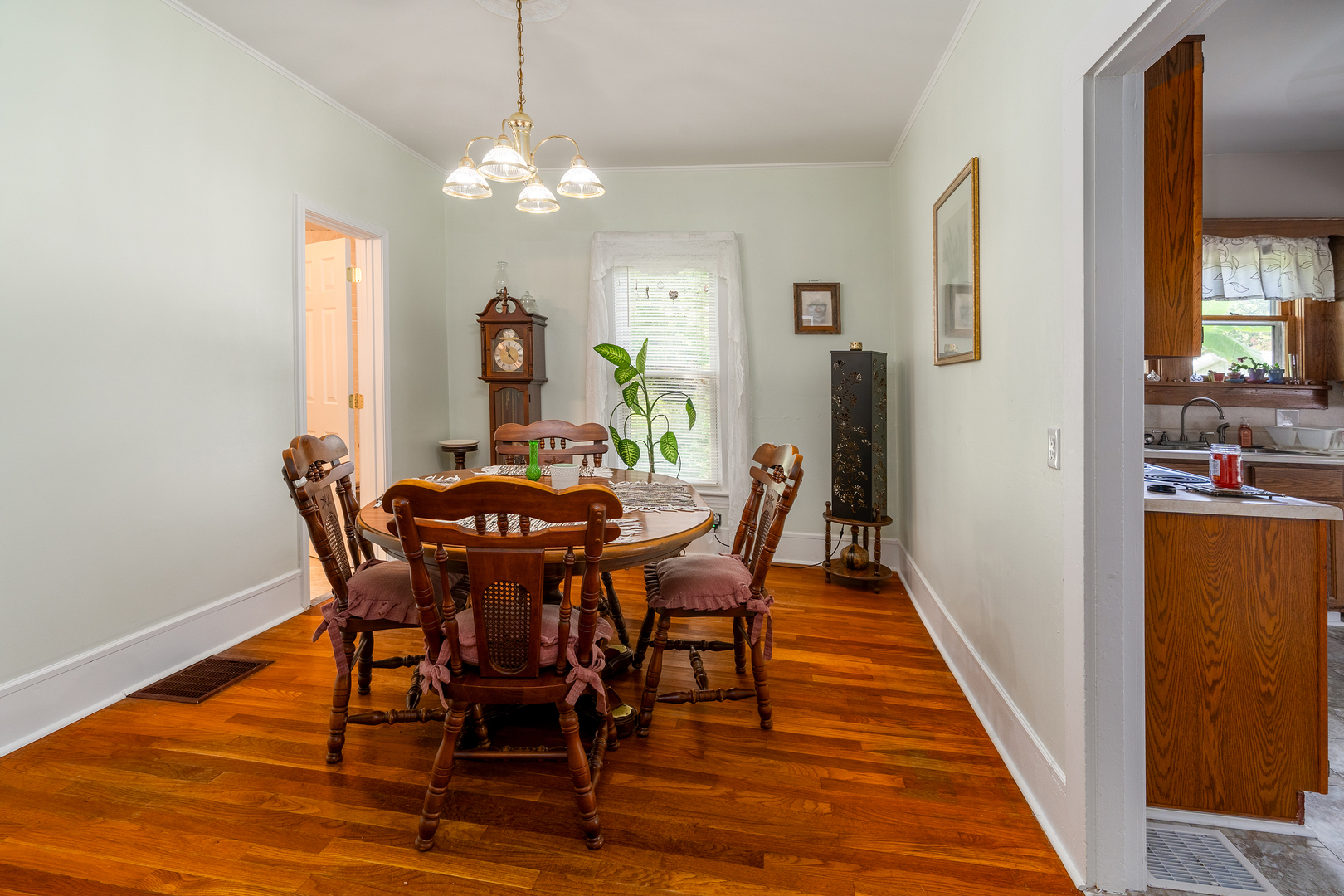 200 Crestview Drive Property Photo 14