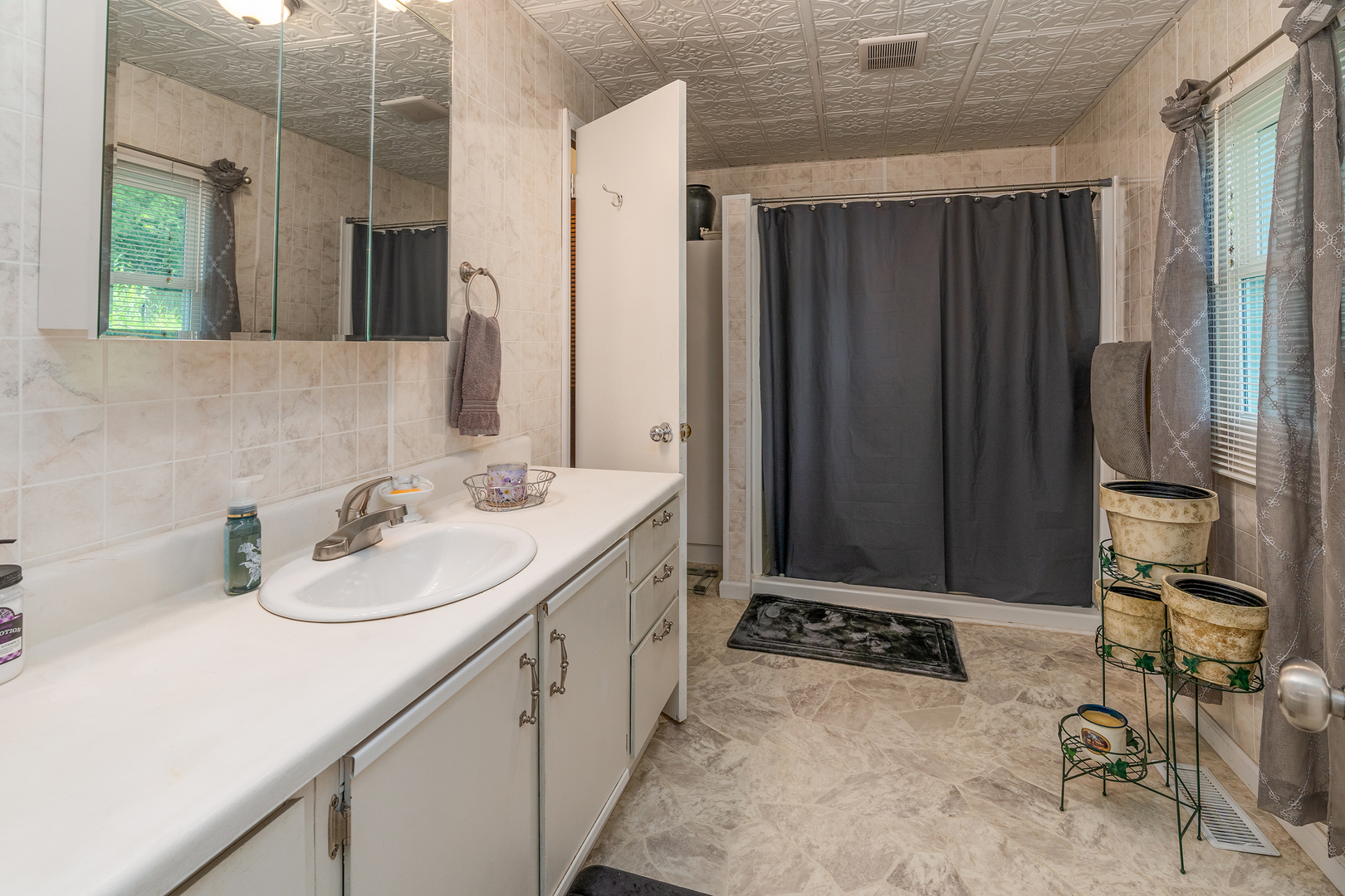 200 Crestview Drive Property Photo 22
