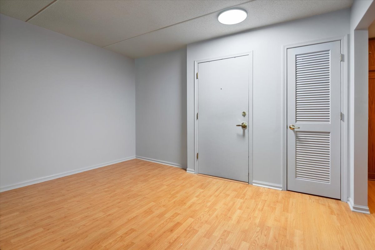 5360 N Lowell Avenue 311 Property Photo 7