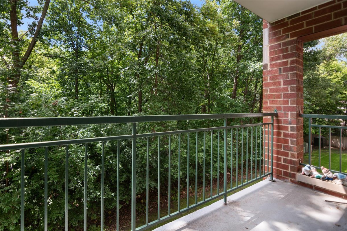 5360 N Lowell Avenue 311 Property Photo 11