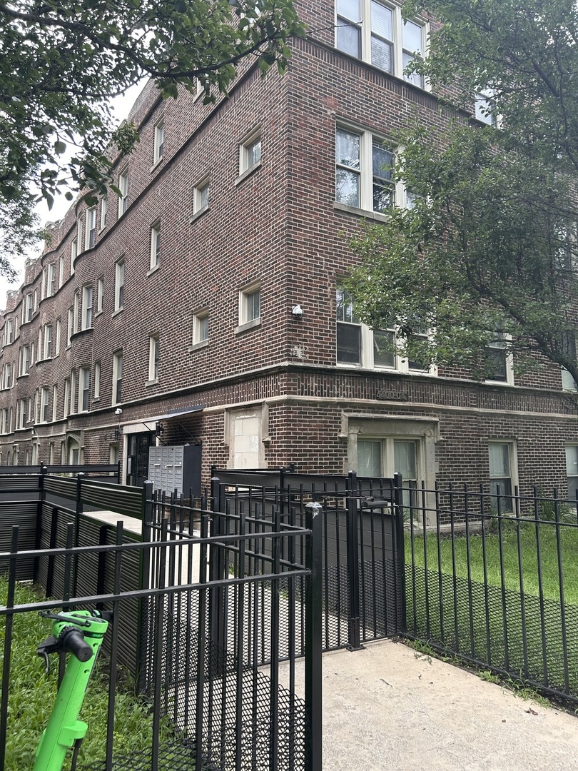 4400 S Drexel Boulevard 409 Property Photo 1