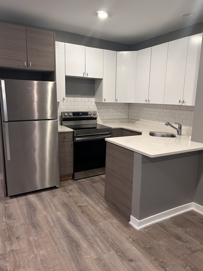 4400 S Drexel Boulevard 409 Property Photo 2