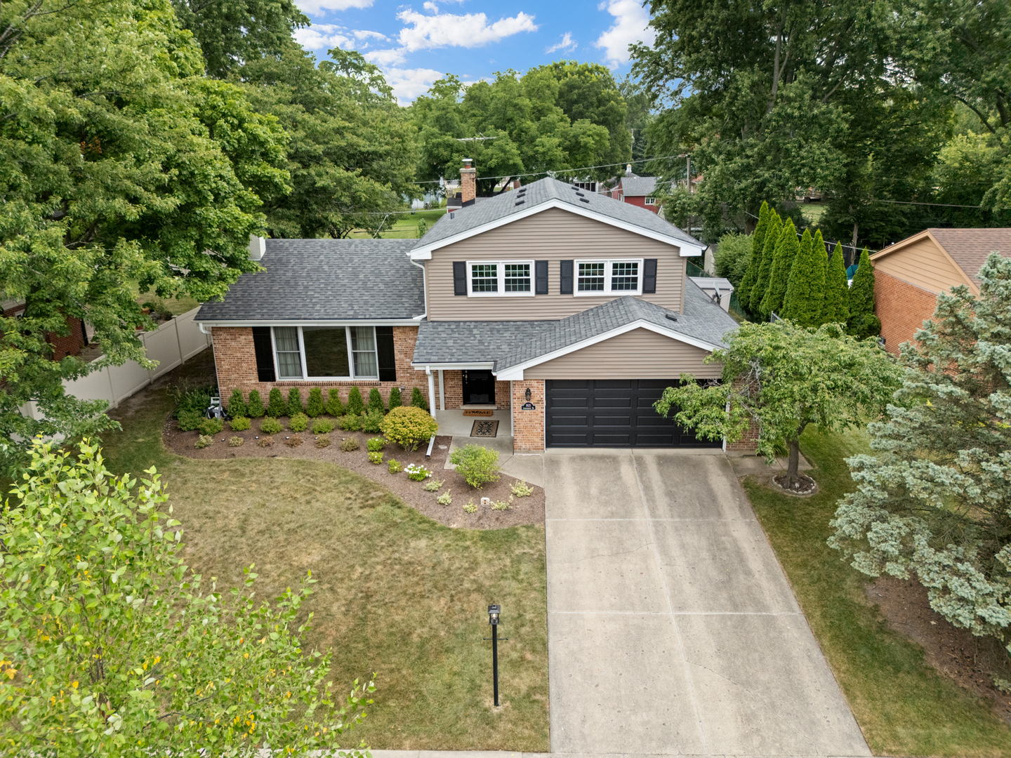 1621 Longmeadow Drive Property Photo 2