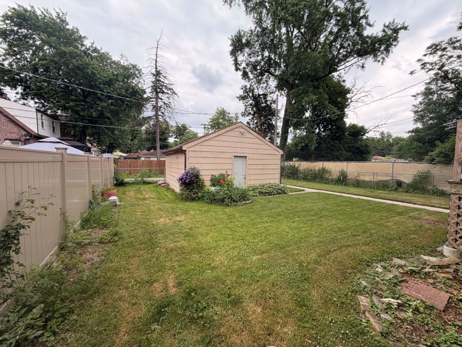 10753 S Hale Avenue Property Photo 15