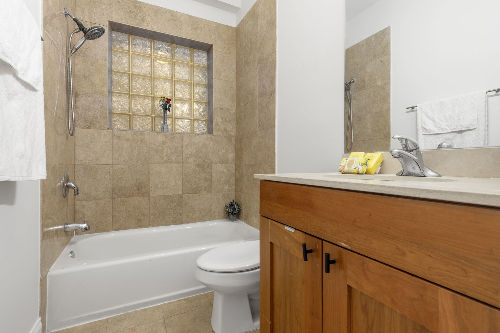 4662 N Winthrop Avenue 1s Property Photo 18