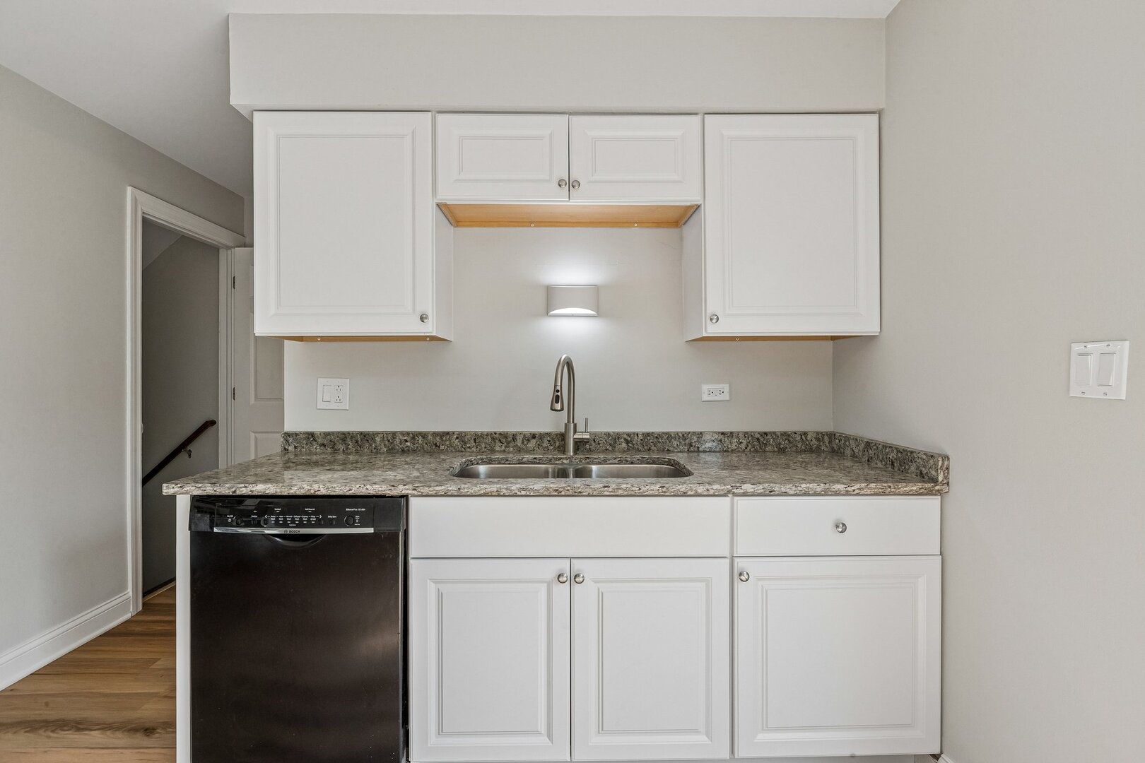 852 Colonial Drive E Property Photo 12