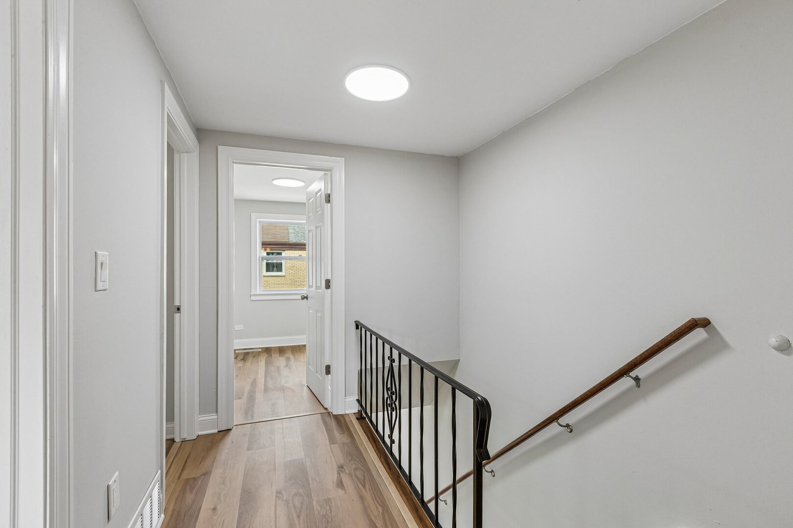 852 Colonial Drive E Property Photo 16