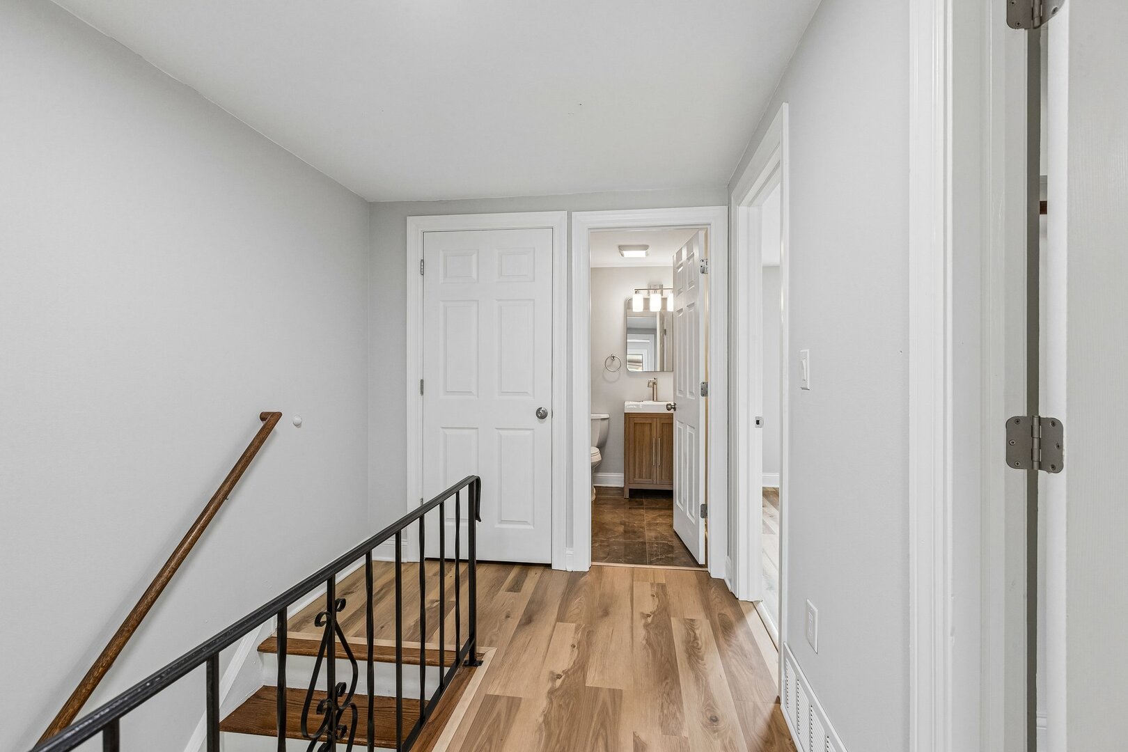 852 Colonial Drive E Property Photo 17