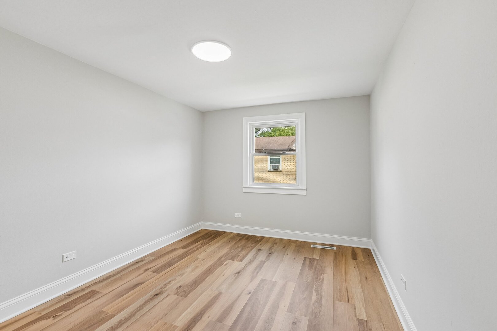 852 Colonial Drive E Property Photo 20
