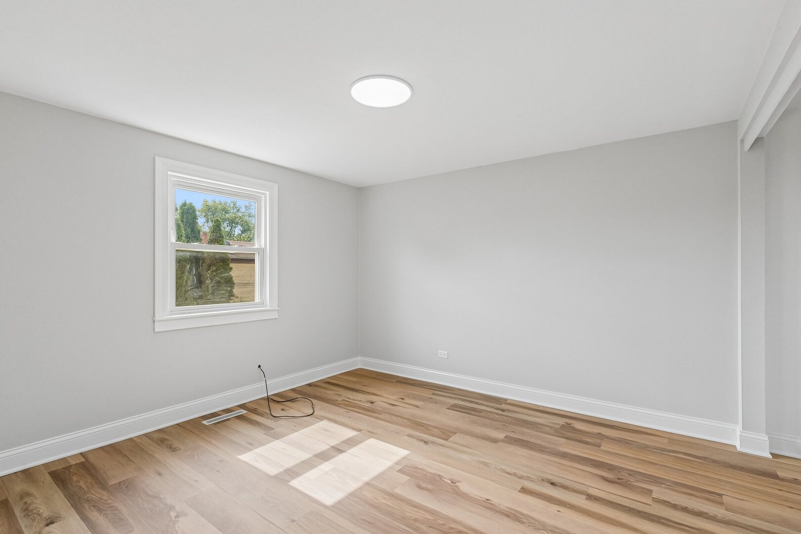852 Colonial Drive E Property Photo 22