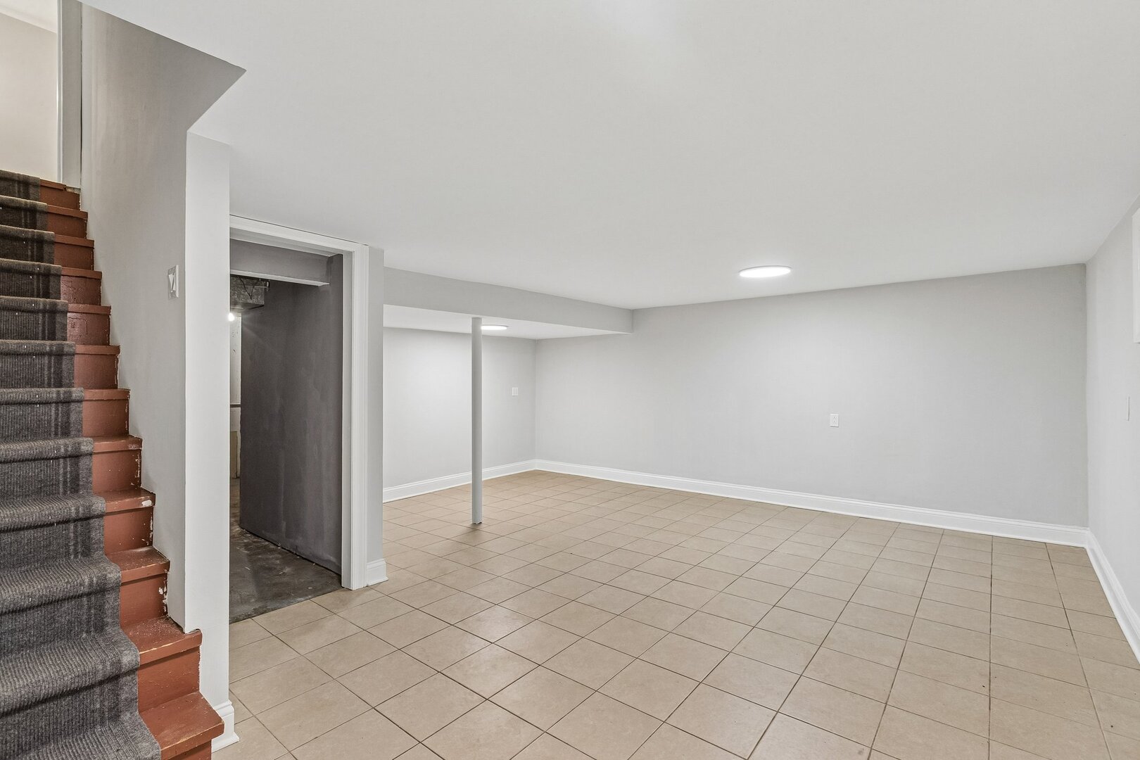 852 Colonial Drive E Property Photo 26
