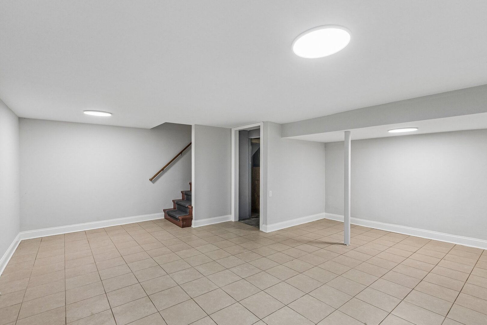 852 Colonial Drive E Property Photo 27