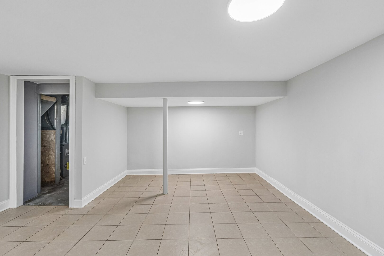 852 Colonial Drive E Property Photo 28