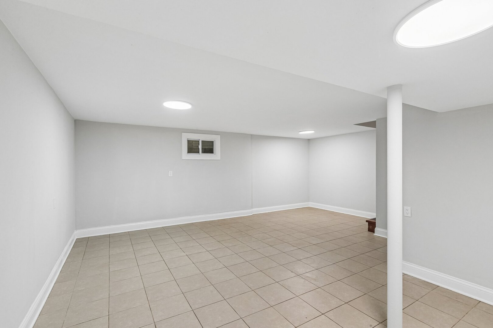 852 Colonial Drive E Property Photo 29