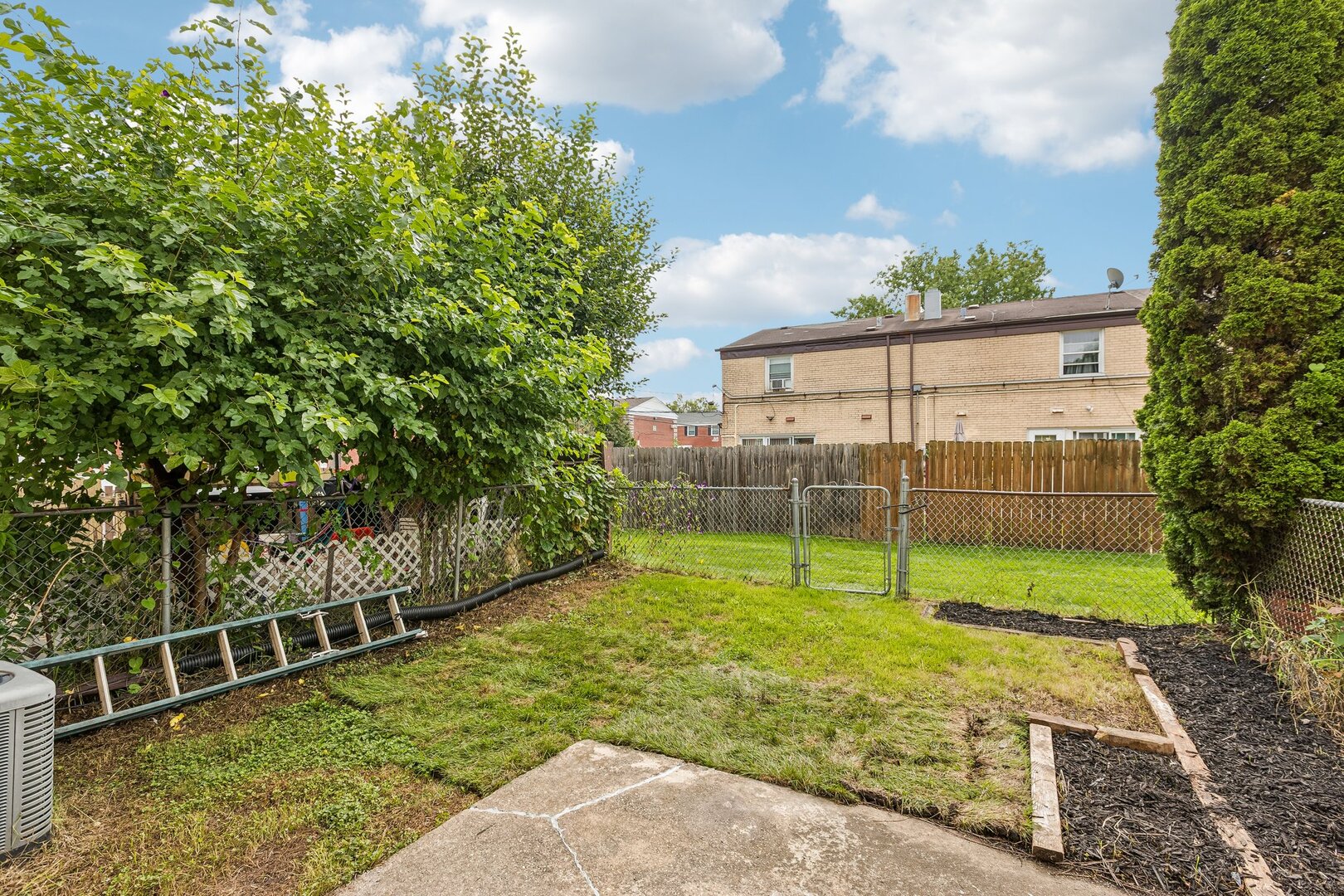 852 Colonial Drive E Property Photo 32
