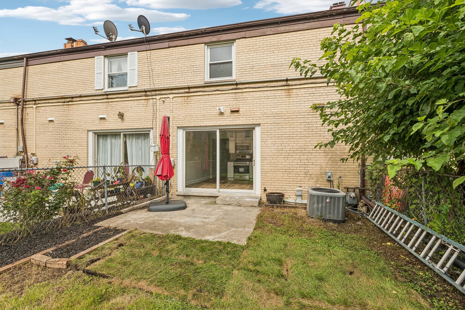 852 Colonial Drive E Property Photo 33