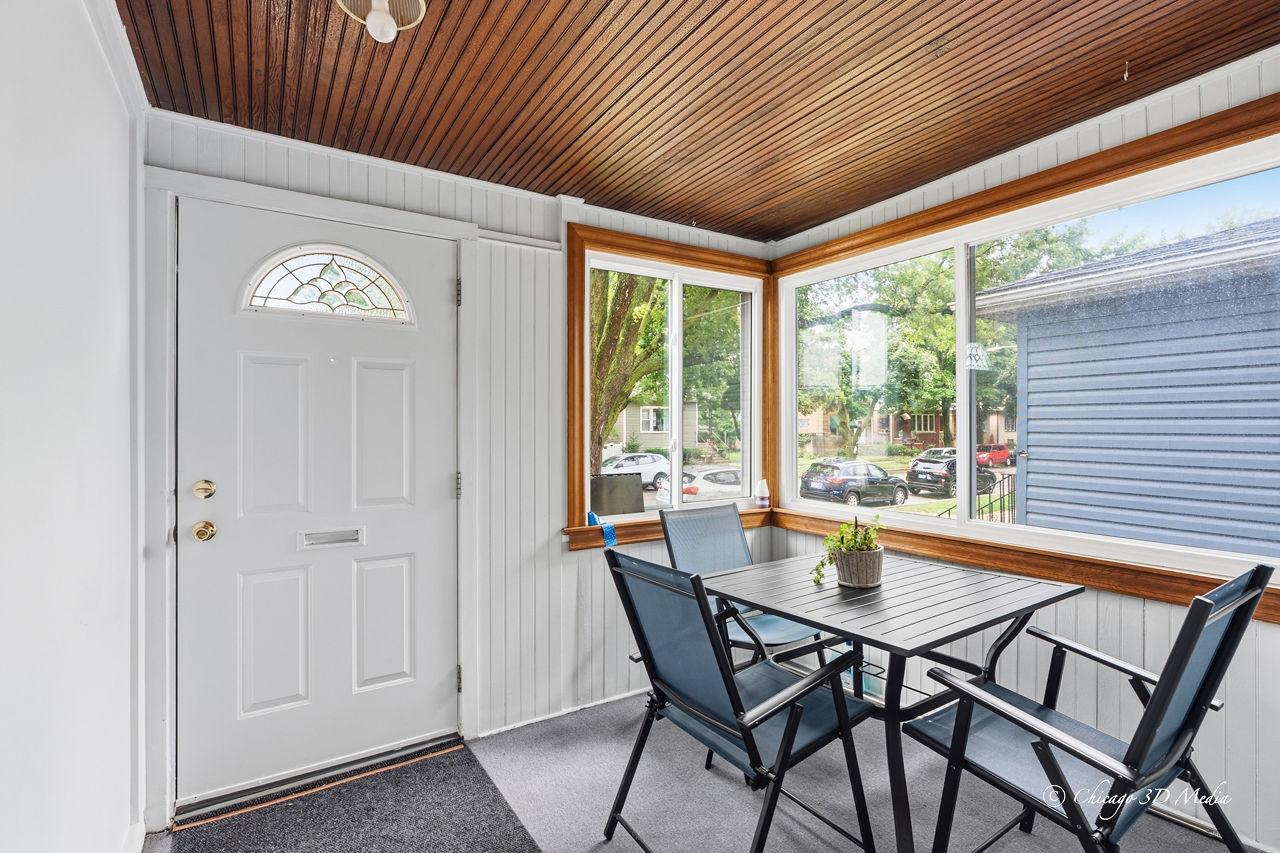 5364 N Latrobe Avenue Property Photo 4