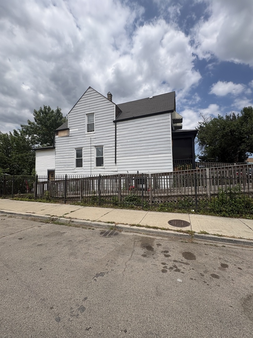 7158 S May Street Property Photo 2