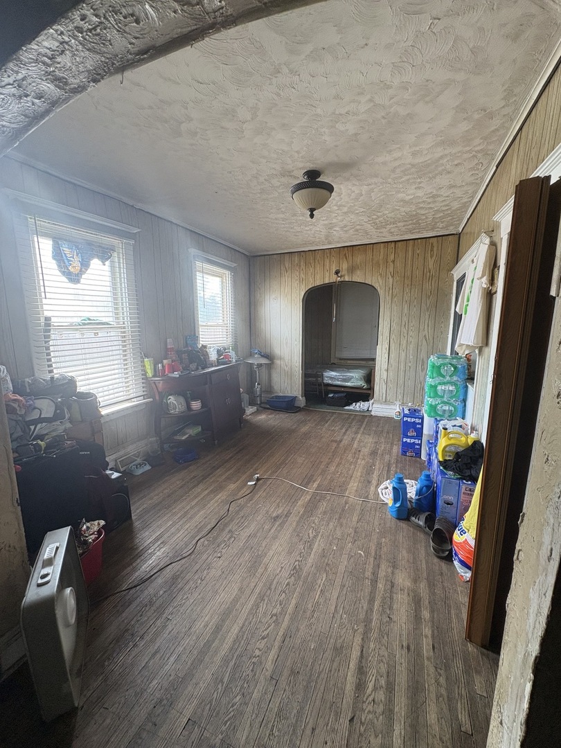 7158 S May Street Property Photo 4