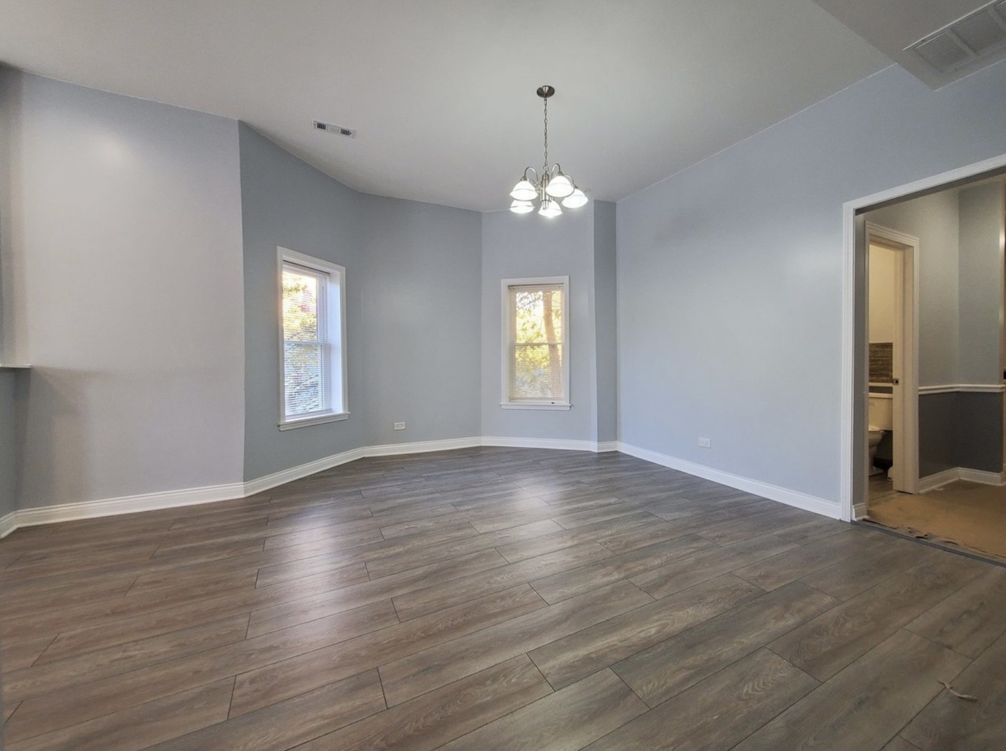 943 W 59th Street 3 Property Photo 4