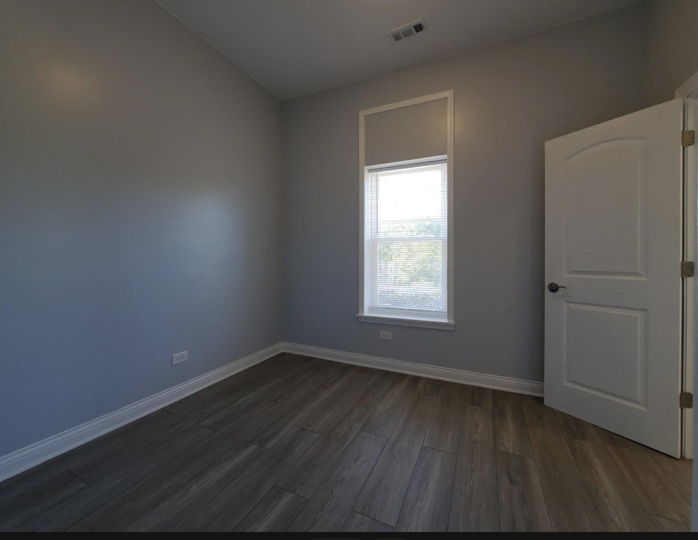 943 W 59th Street 3 Property Photo 7