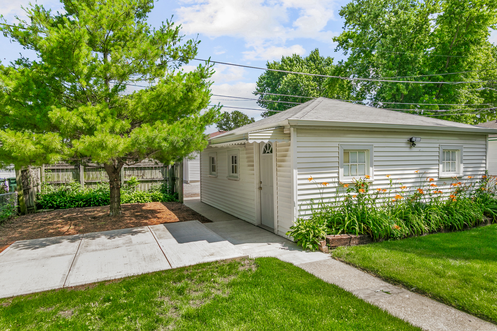 9516 Jackson Avenue Property Photo 4