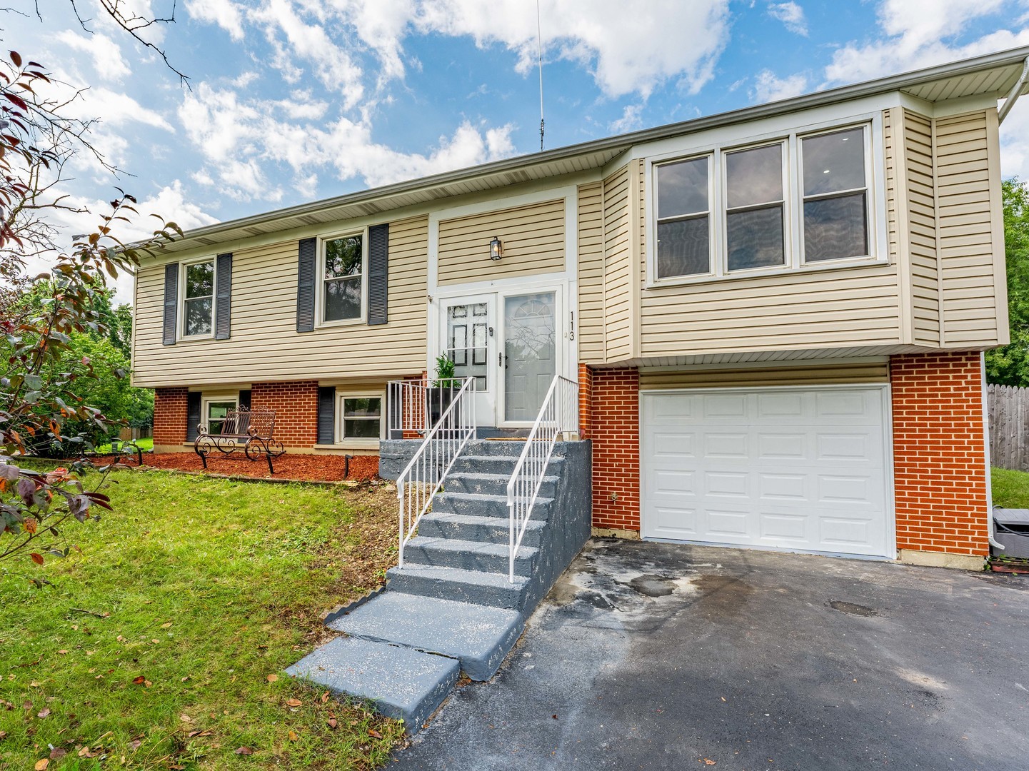 113 Camelot Way Property Photo 1