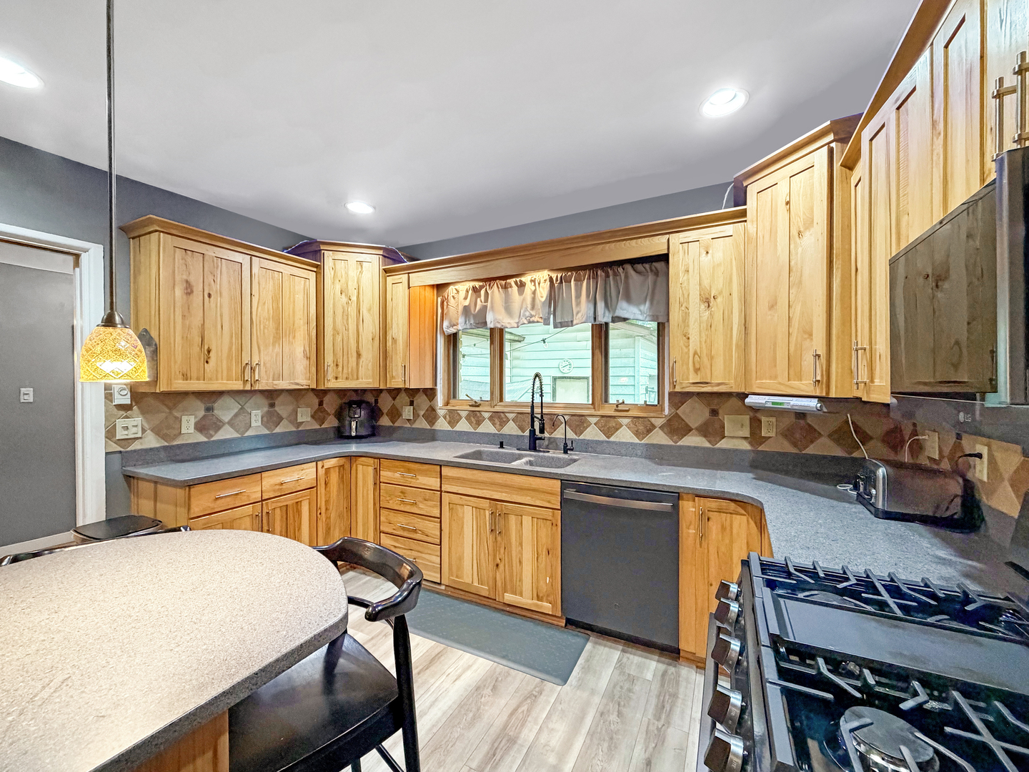 1544 W Lincoln Boulevard Property Photo 16