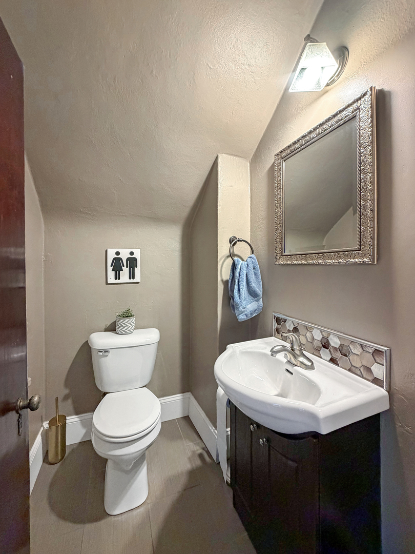1544 W Lincoln Boulevard Property Photo 23