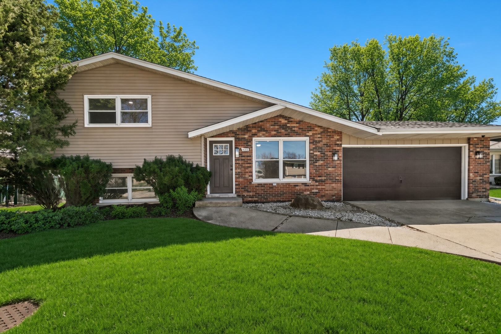 6151 Victoria Drive Property Photo 1