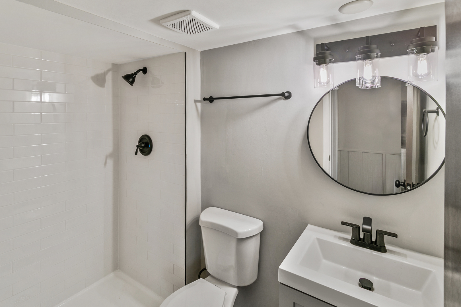6151 Victoria Drive Property Photo 9