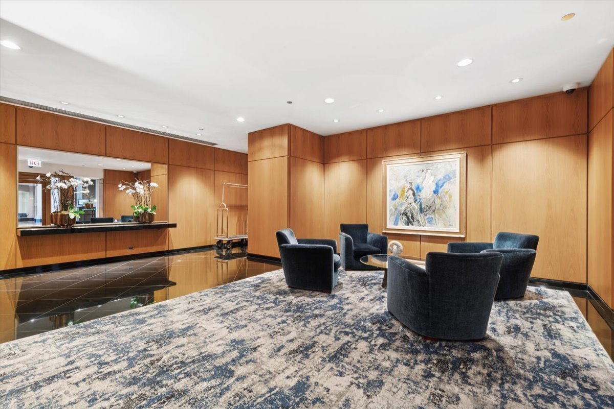 680 N Lake Shore Drive 1509 Property Photo 2