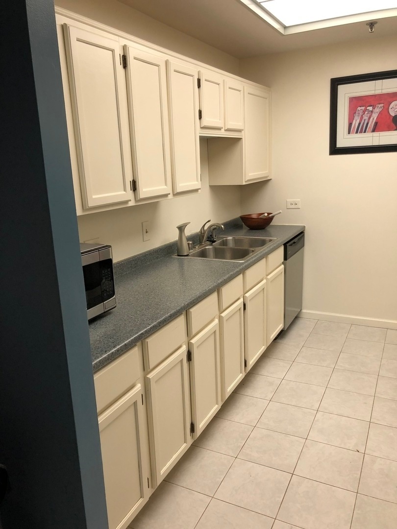 680 N Lake Shore Drive 1509 Property Photo 8