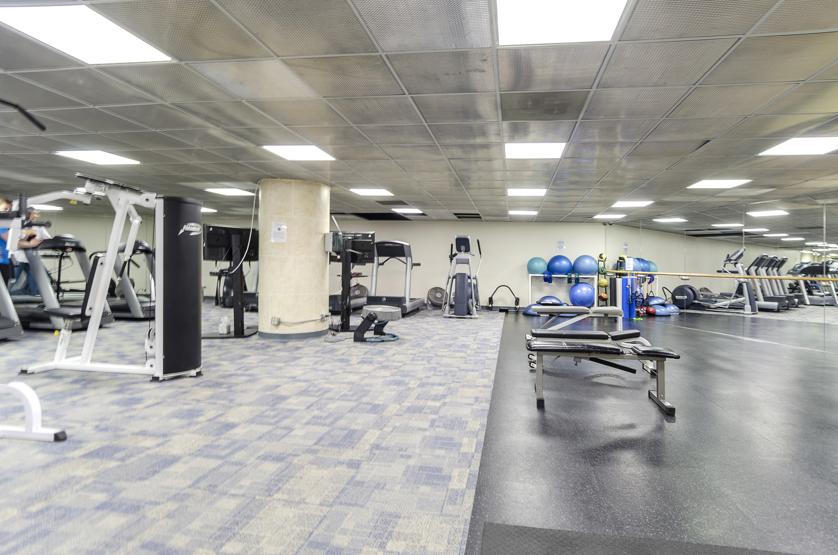 680 N Lake Shore Drive 1509 Property Photo 17