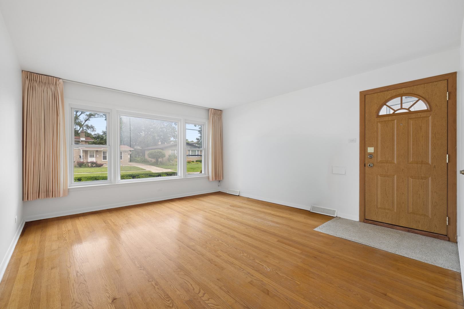 198 W Normandy Drive Property Photo 3