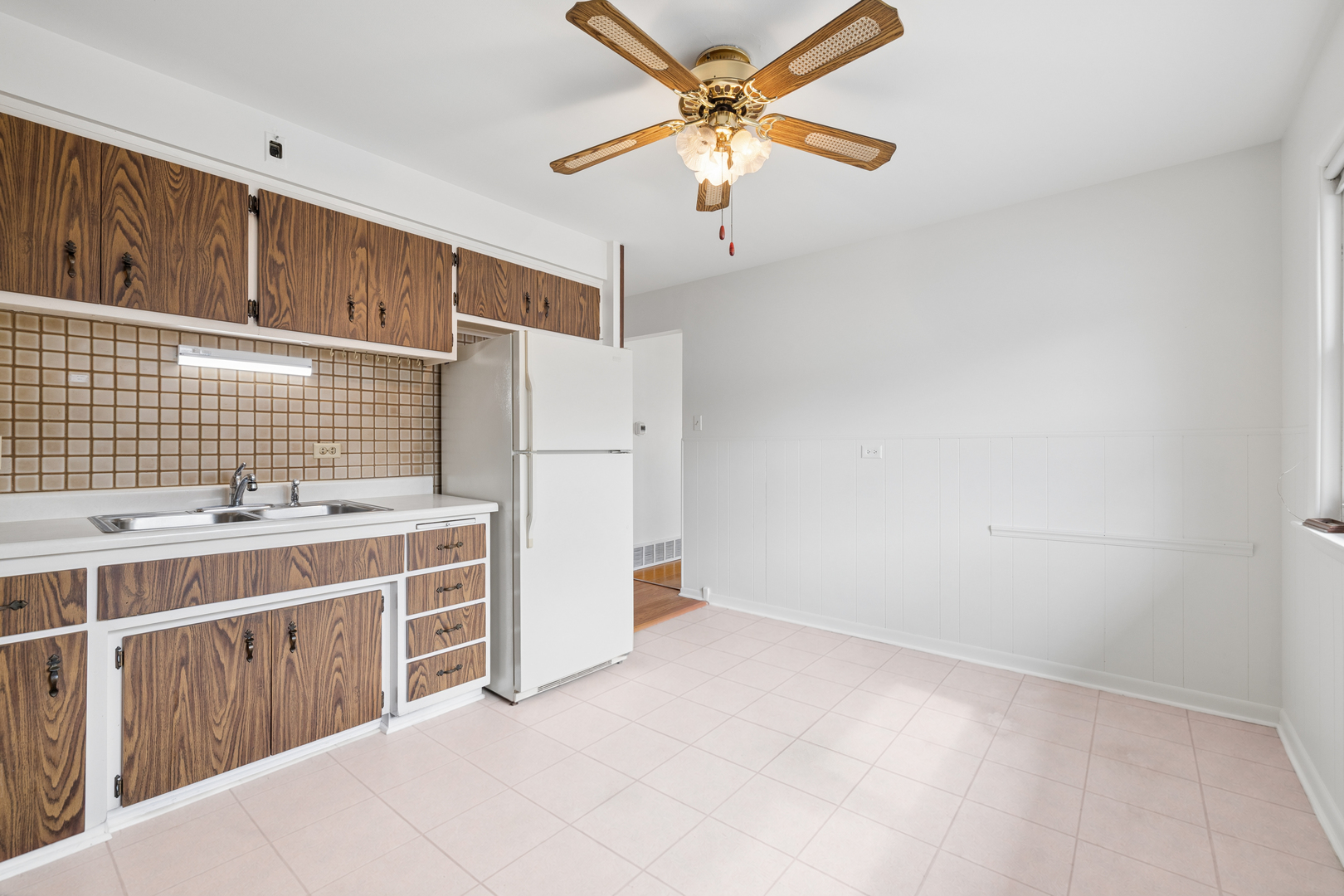 198 W Normandy Drive Property Photo 6