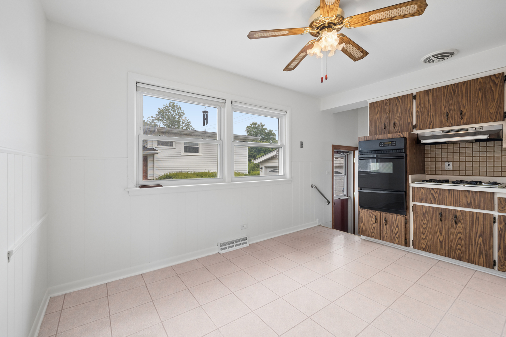 198 W Normandy Drive Property Photo 7