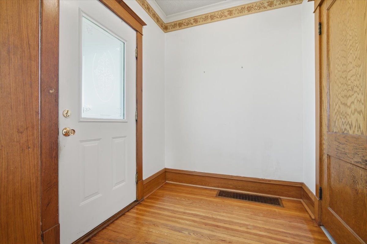 198 W First Street Property Photo 3