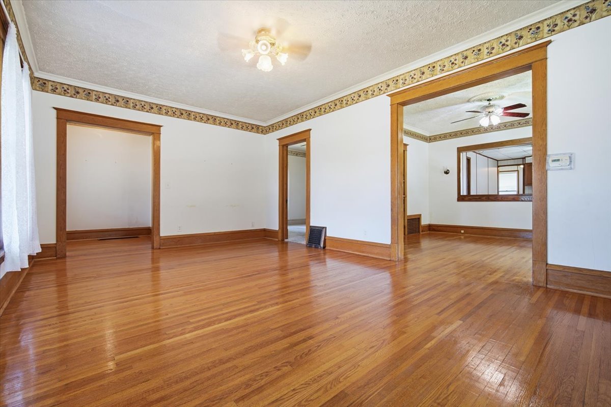 198 W First Street Property Photo 5