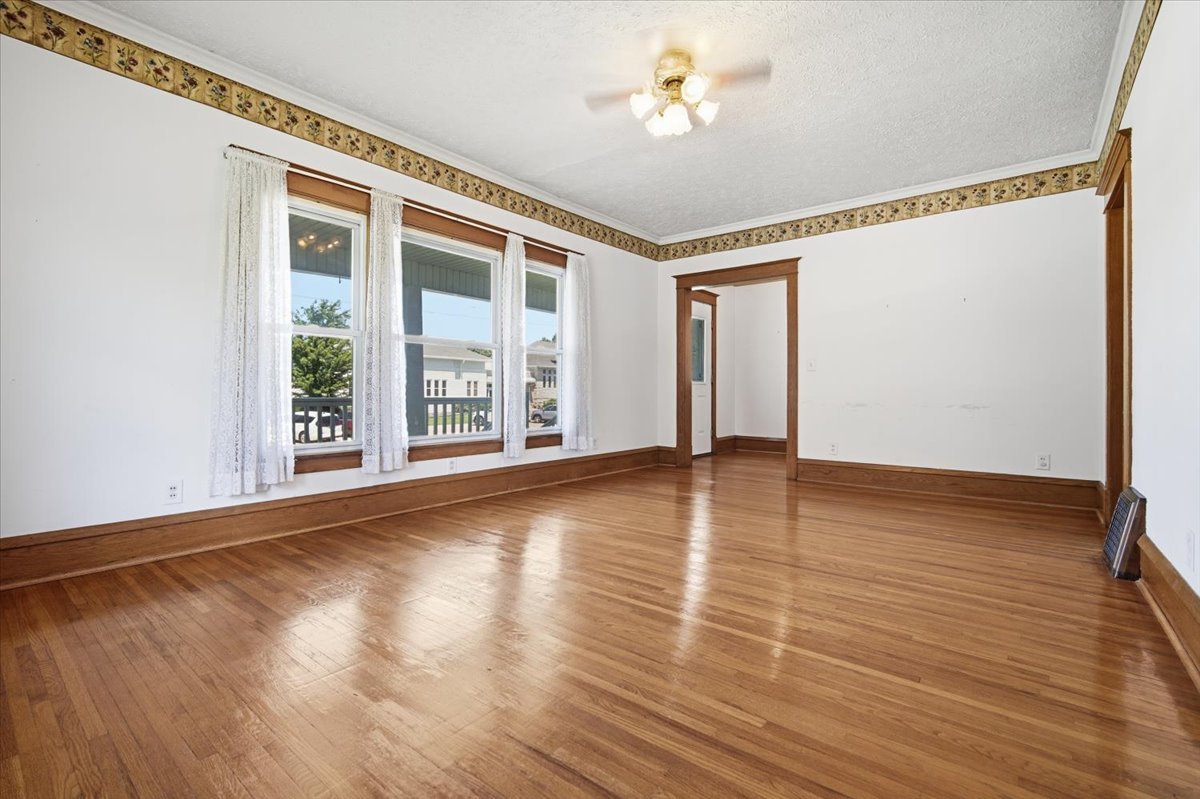 198 W First Street Property Photo 6