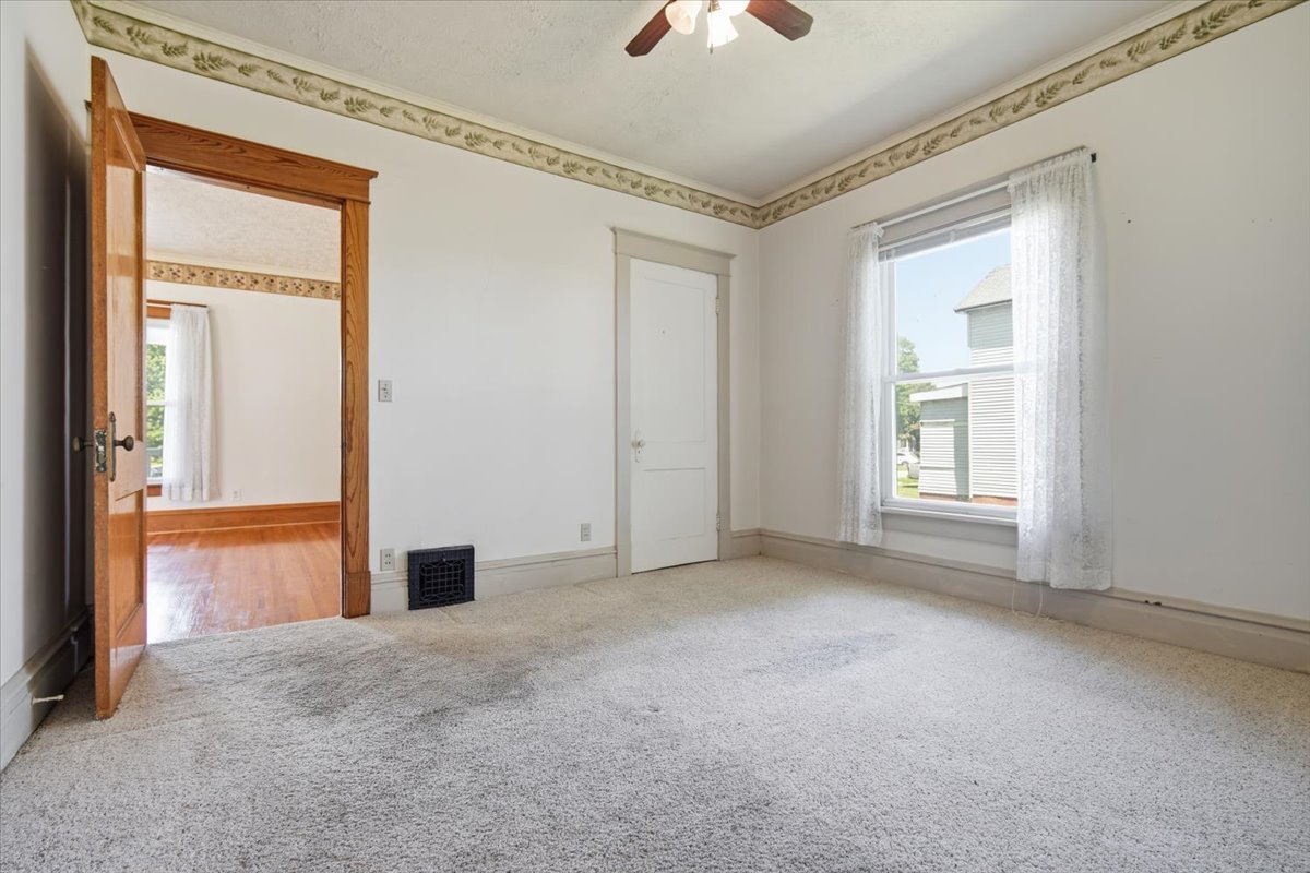 198 W First Street Property Photo 16