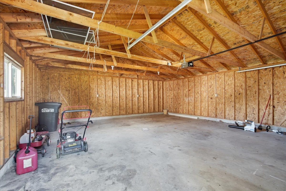 198 W First Street Property Photo 24