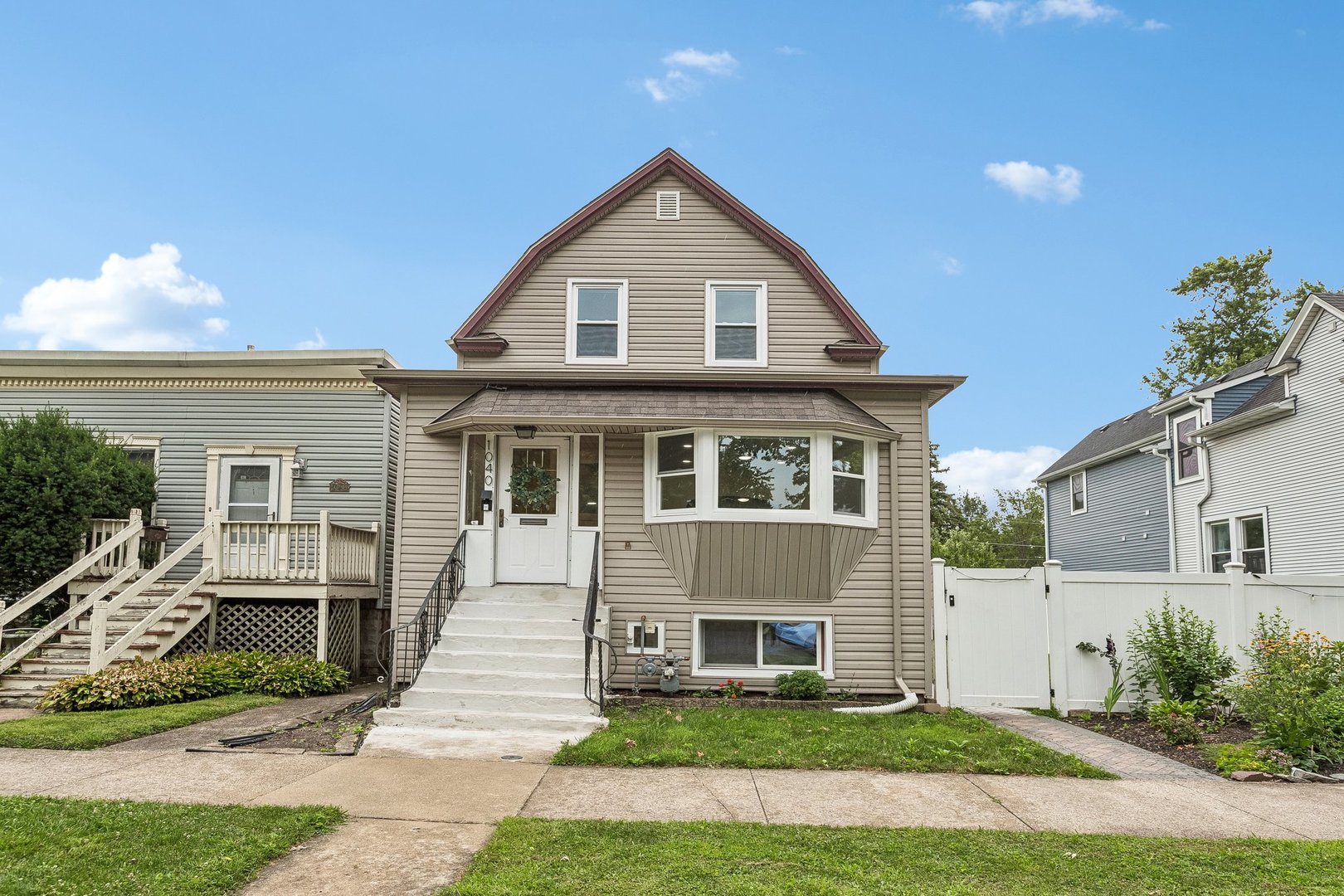 1040 Dunlop Avenue Property Photo 1