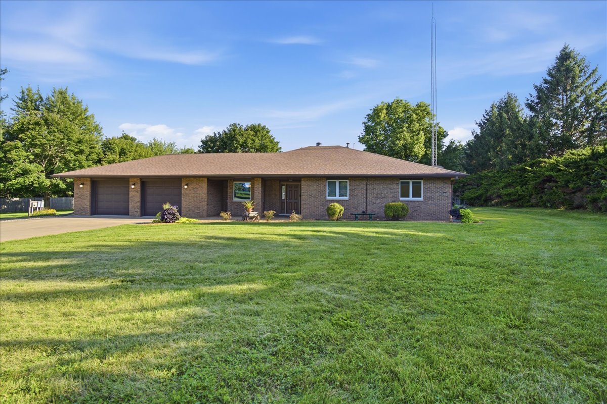 7919 E 1425 North Road Property Photo 1